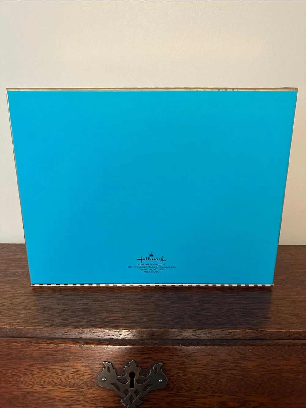 Hallmark White and Gold 'Live well. Laugh hard box